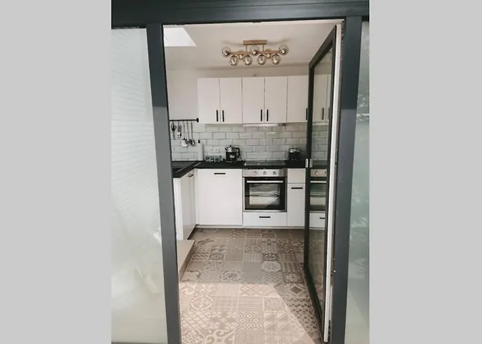 Wunderschoene Sanierte Wohnung Vor Den Toren Koelns